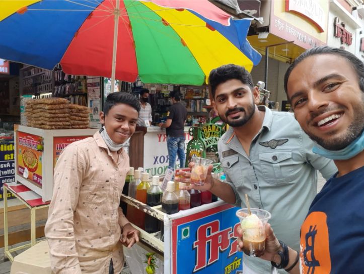 Криптоэнтузиаст путешествует, расплачиваясь биткоинами